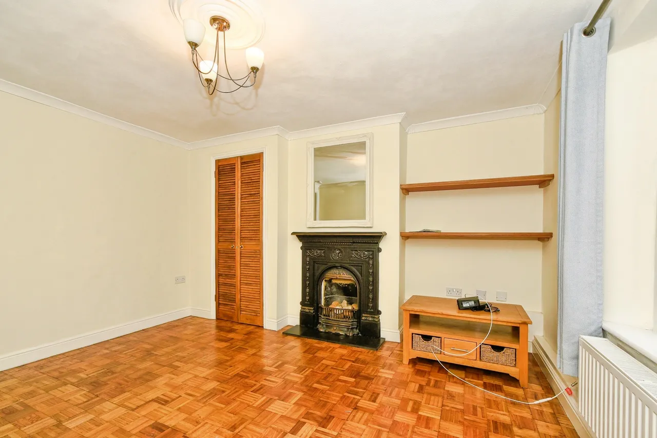 Oxford Street, The Railway Village, SN1, photo 8