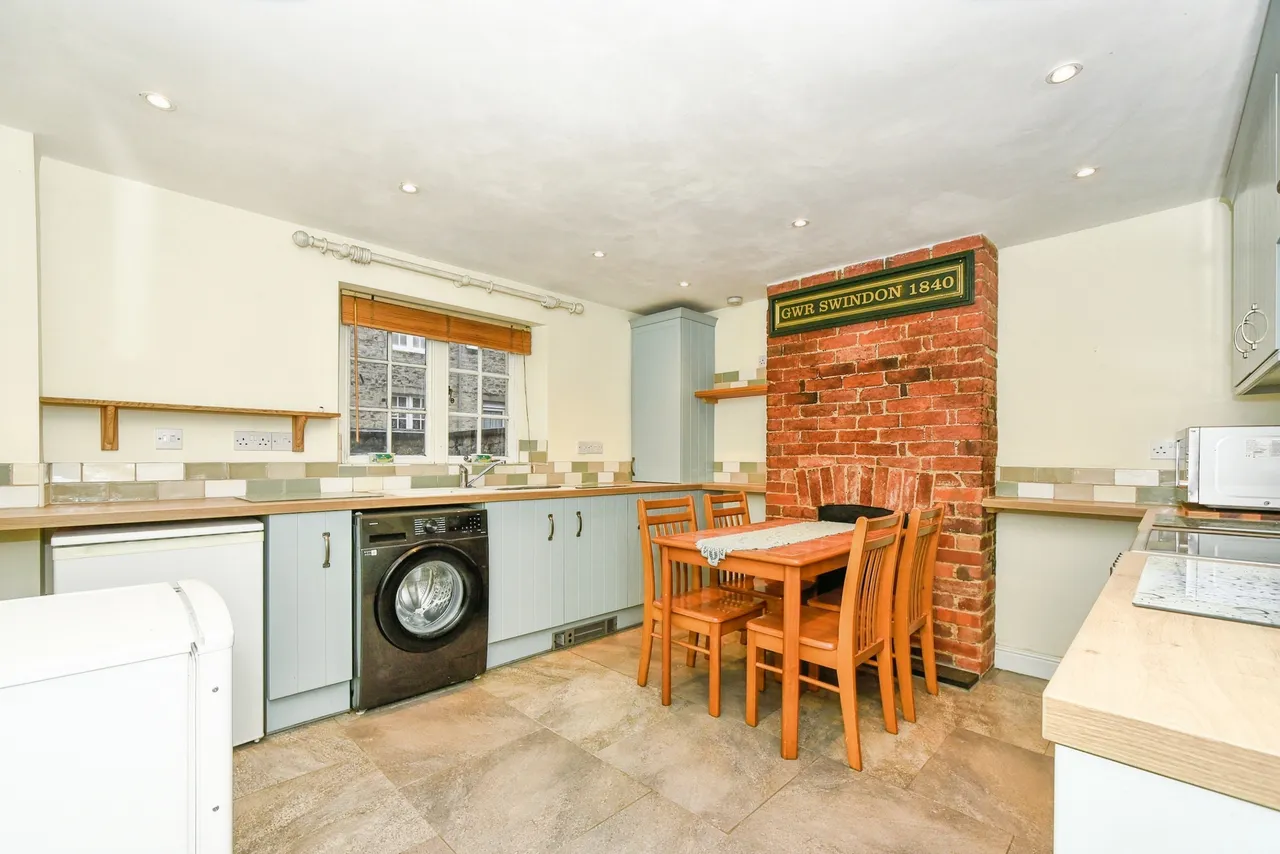 Oxford Street, The Railway Village, SN1, photo 2
