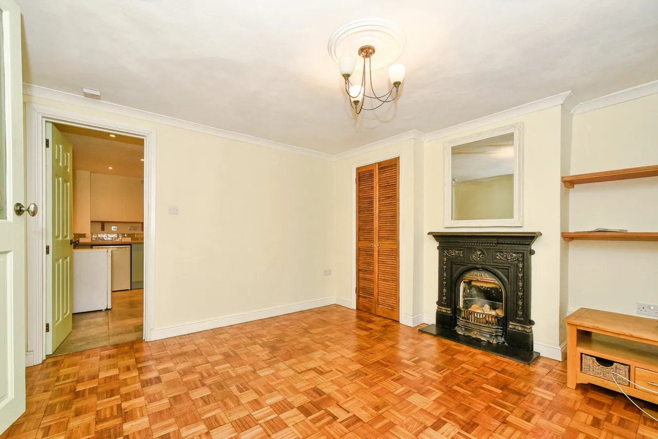 Oxford Street, The Railway Village, SN1, photo 6