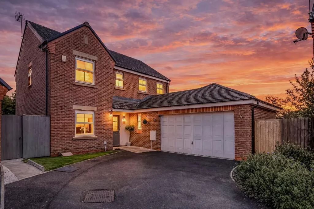 Dam Wood Close, Chorley, PR7, photo 3