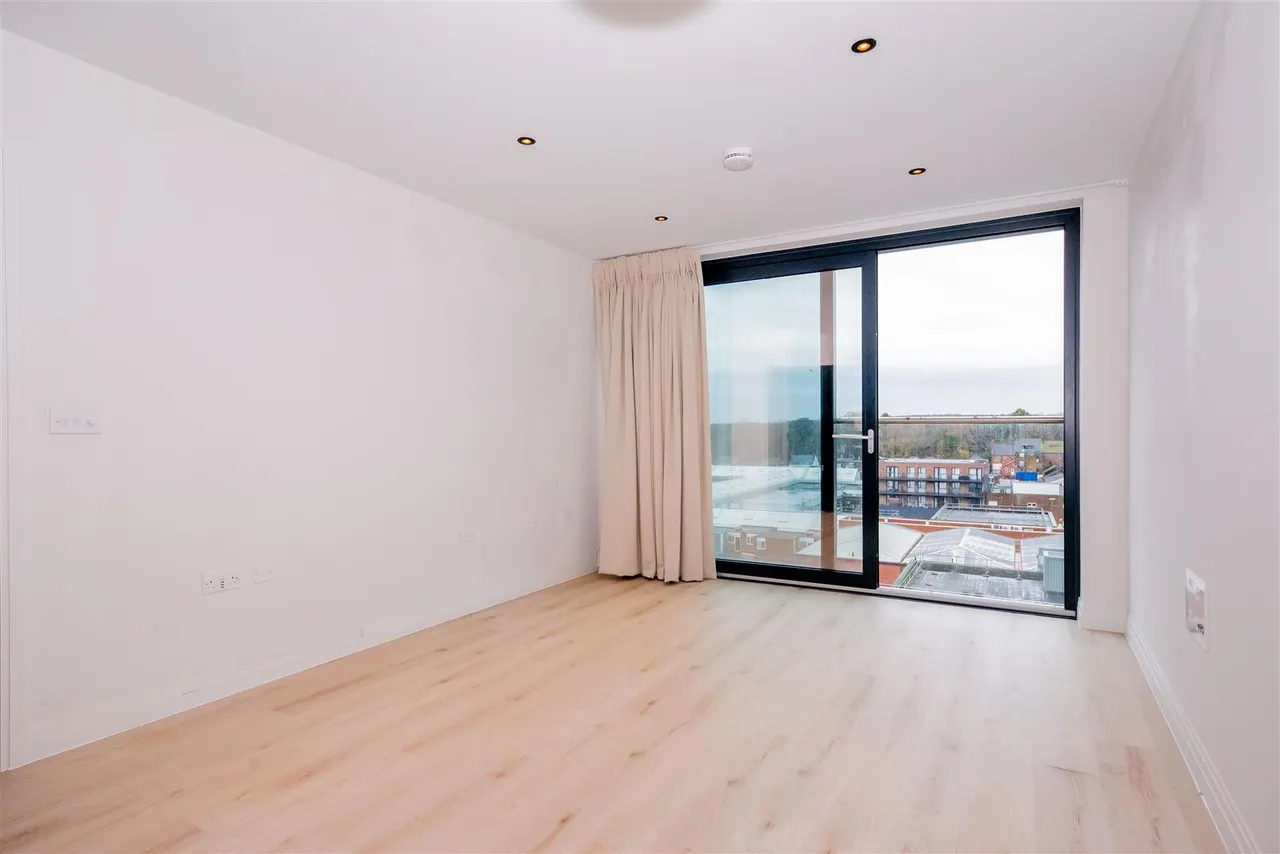 Pembroke Broadway, Camberley, photo 16