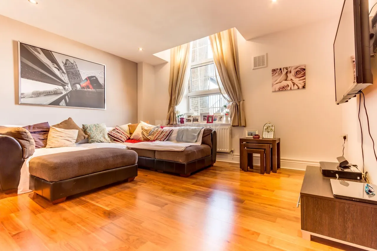 Brook Road, Chartwell Court, NW2, photo 2