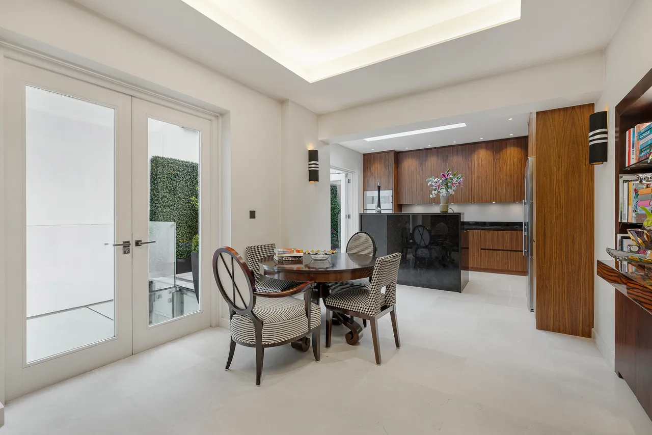 Lowndes Square, Belgravia, London, photo 8
