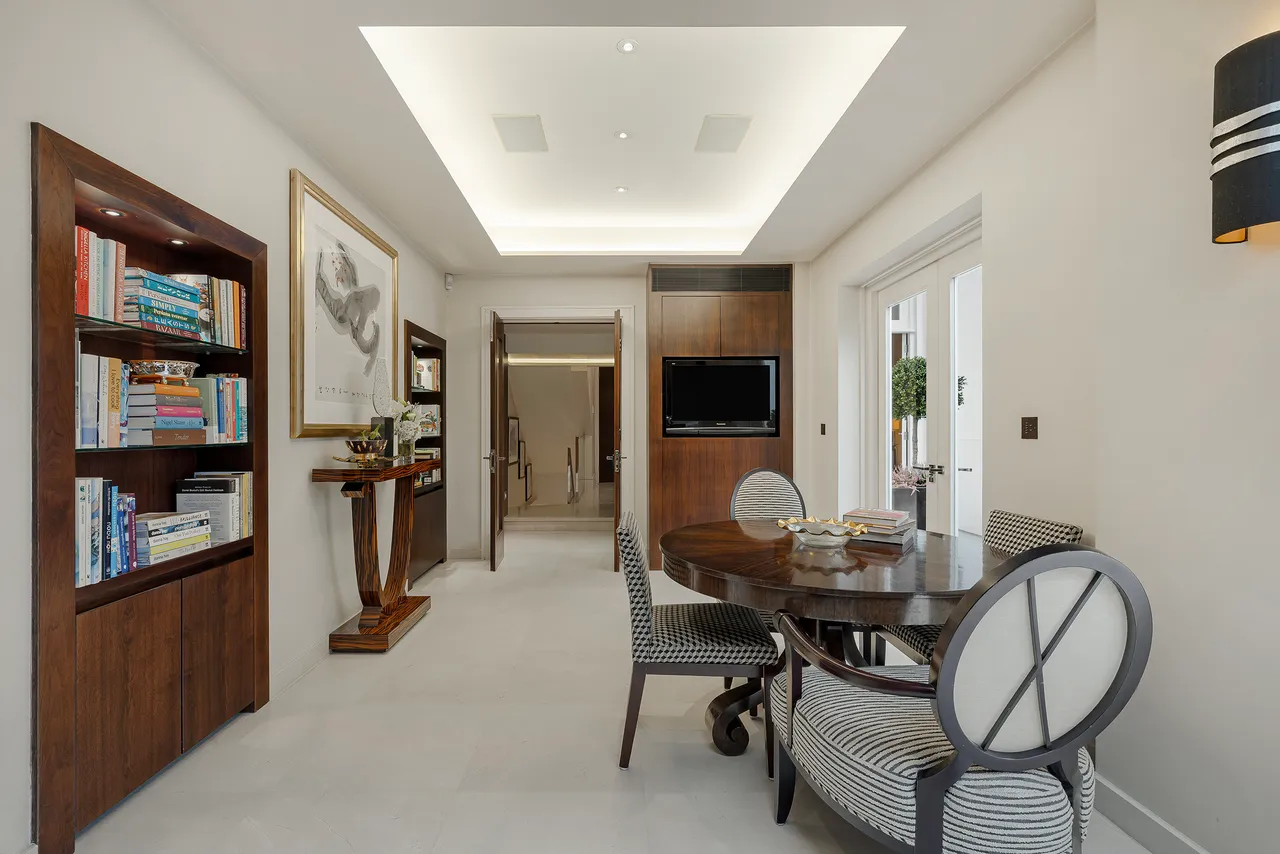 Lowndes Square, Belgravia, London, photo 9