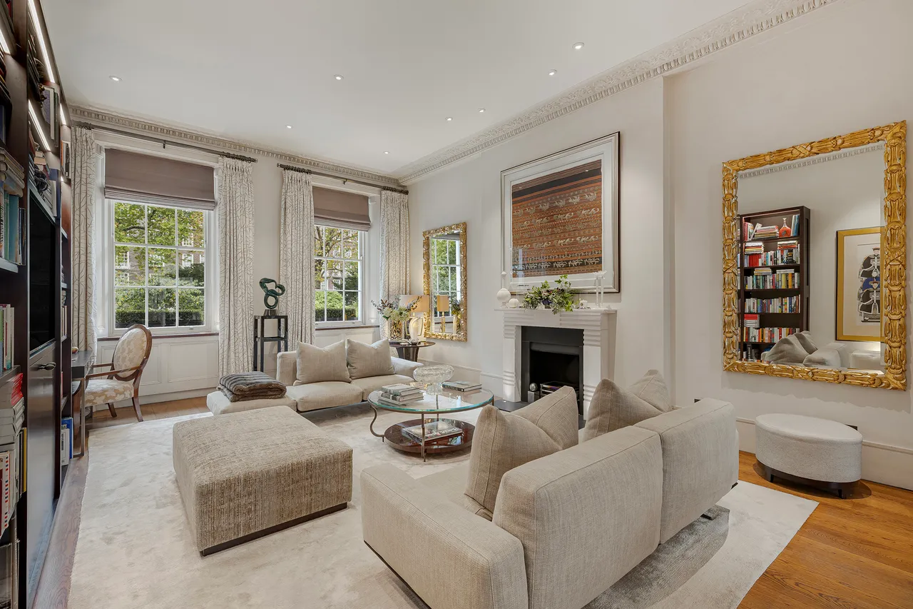 3 bed flat for sale — Lowndes Square, Belgravia, London