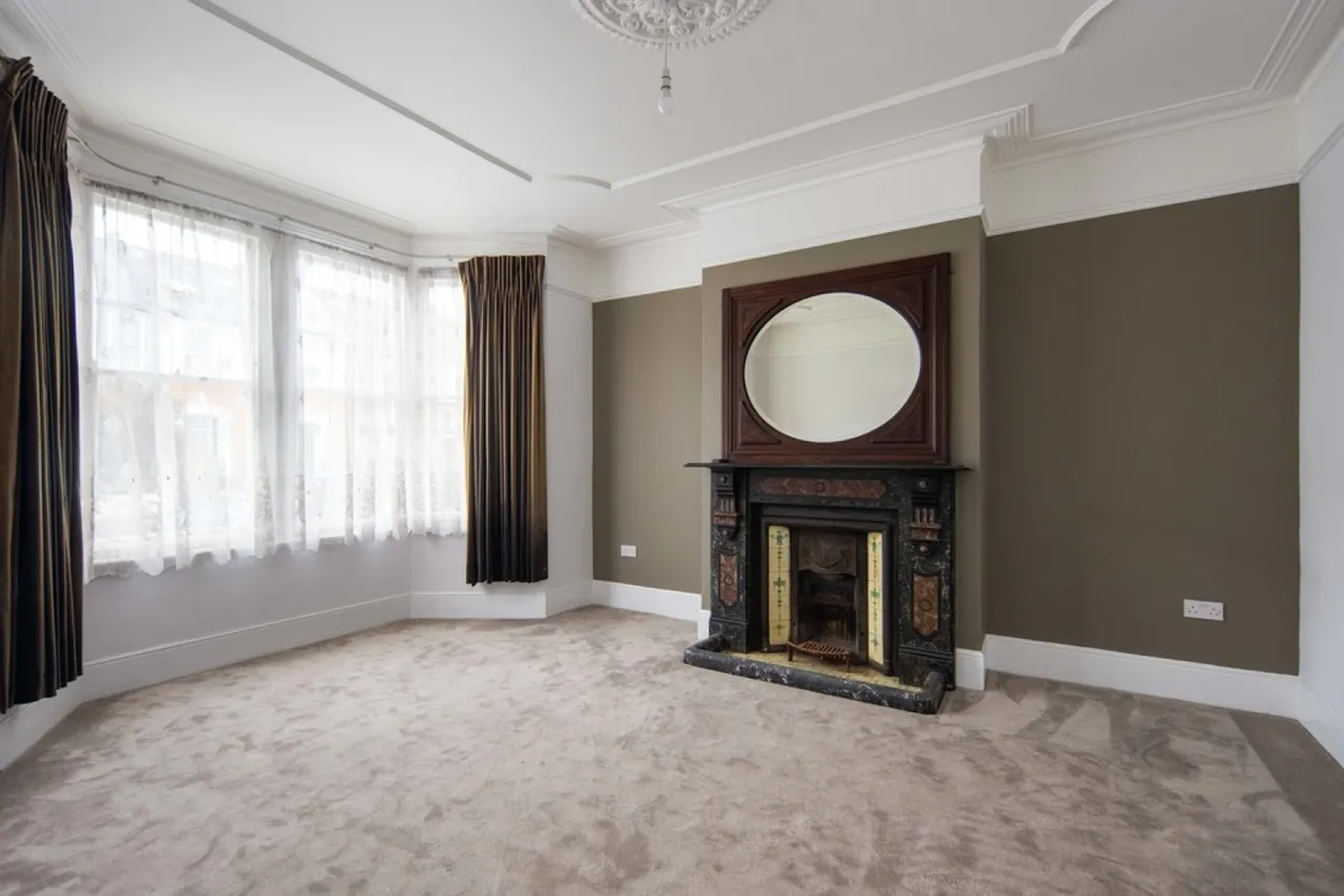 Clavering Road, Aldersbrook, photo 2