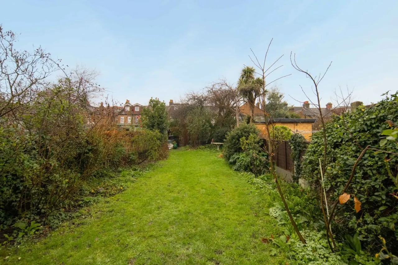Clavering Road, Aldersbrook, photo 4