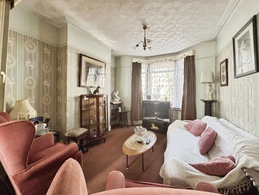 Glasgow Road, London, E13, photo 10