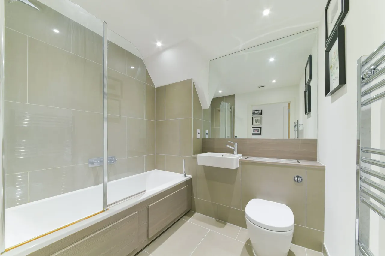 Hyde Lane, London, SW11, photo 9