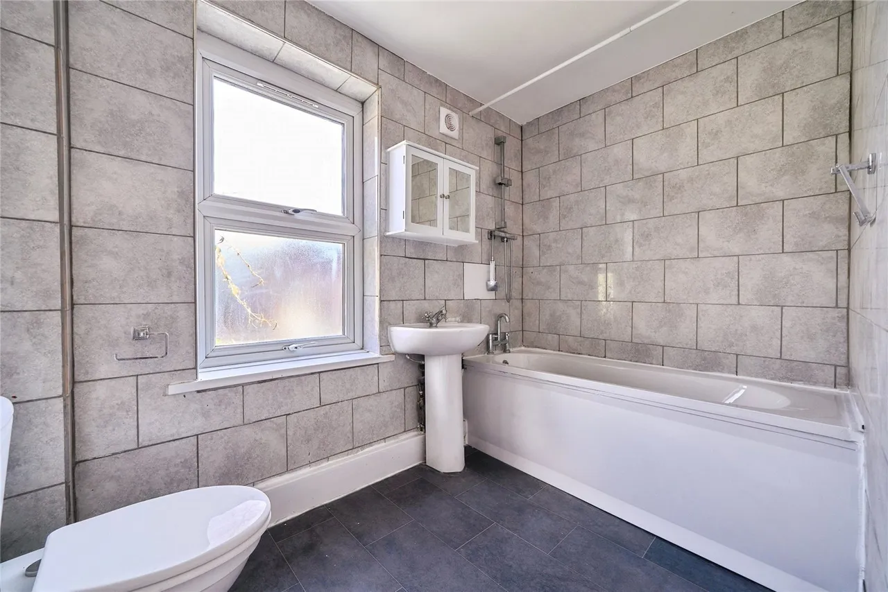 Cann Hall Road, London, E11, photo 10