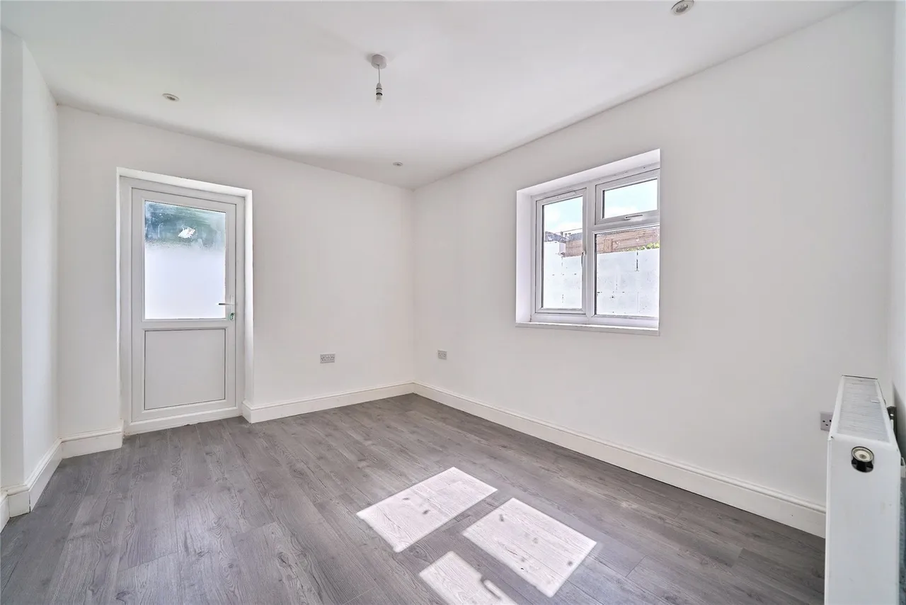 Cann Hall Road, London, E11, photo 7
