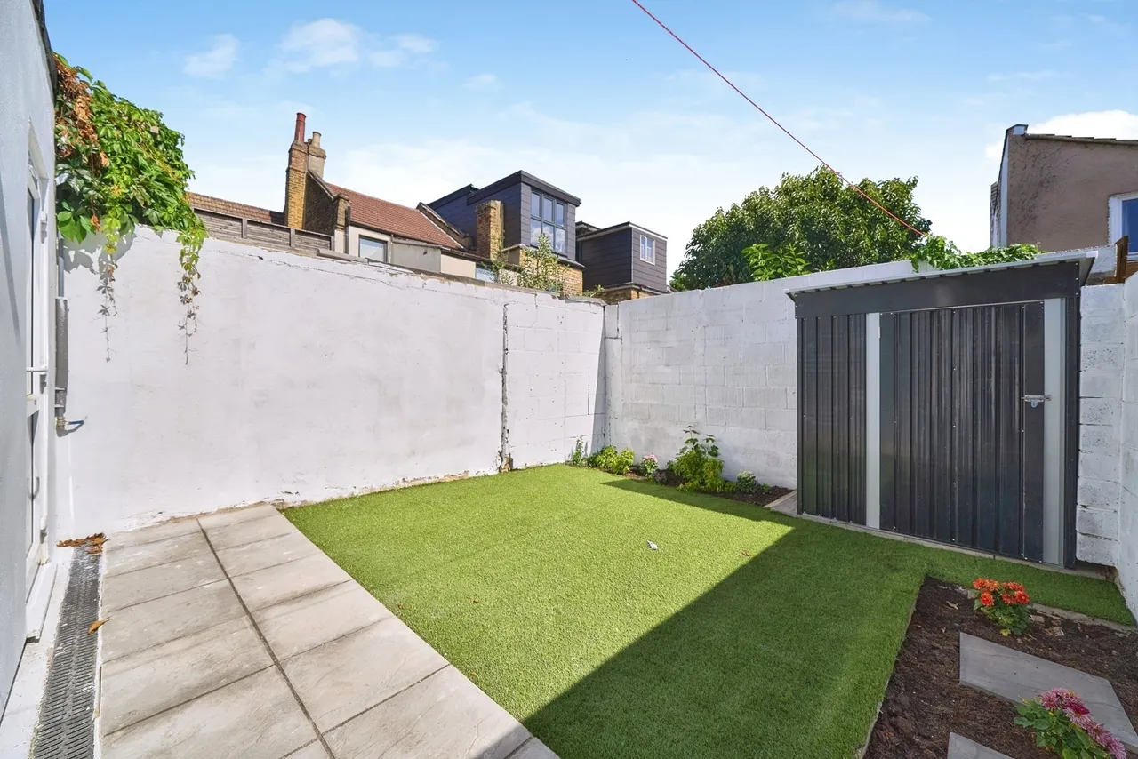Cann Hall Road, London, E11, photo 30