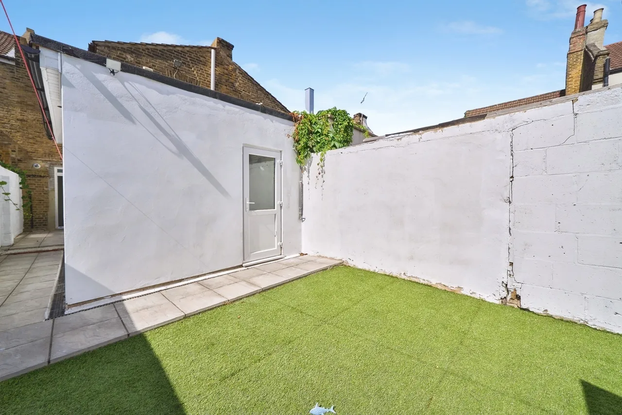 Cann Hall Road, London, E11, photo 26