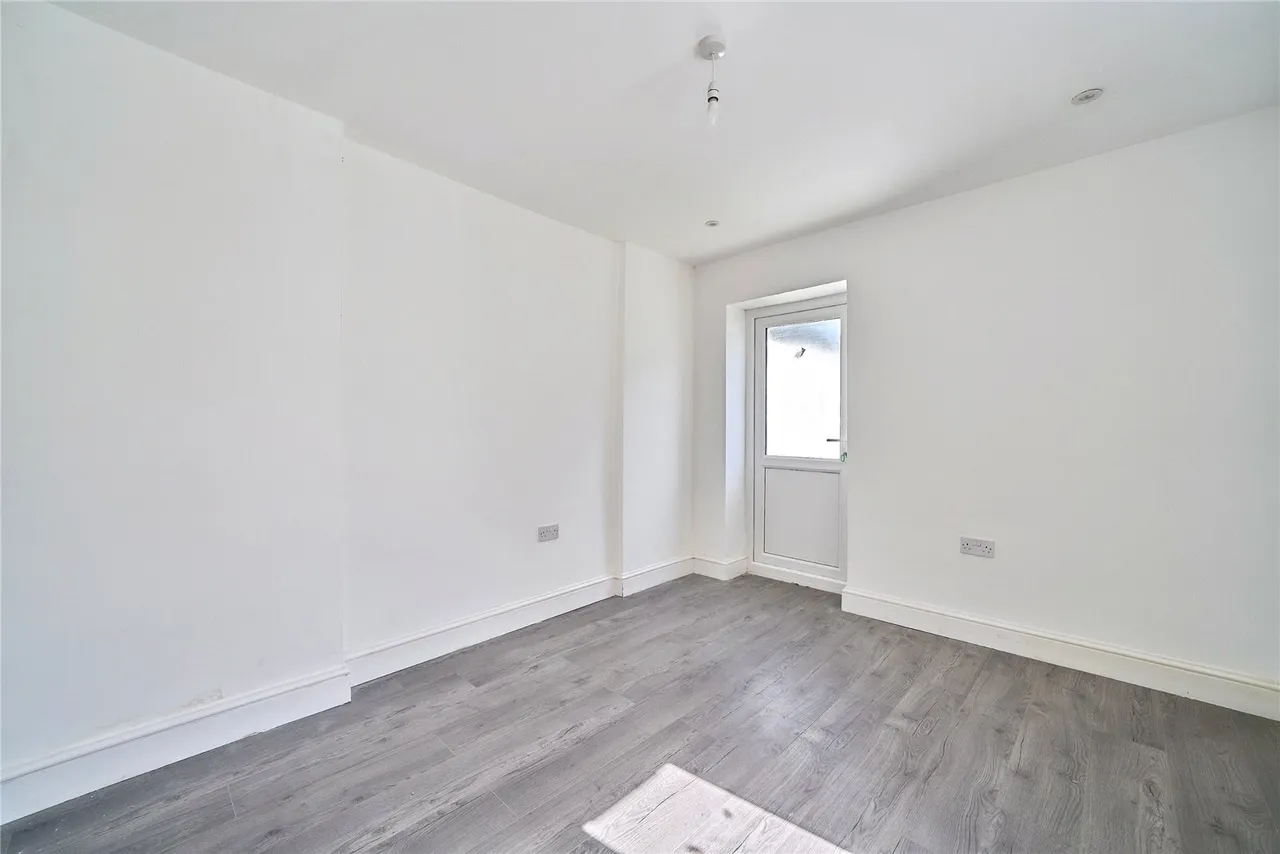 Cann Hall Road, London, E11, photo 8