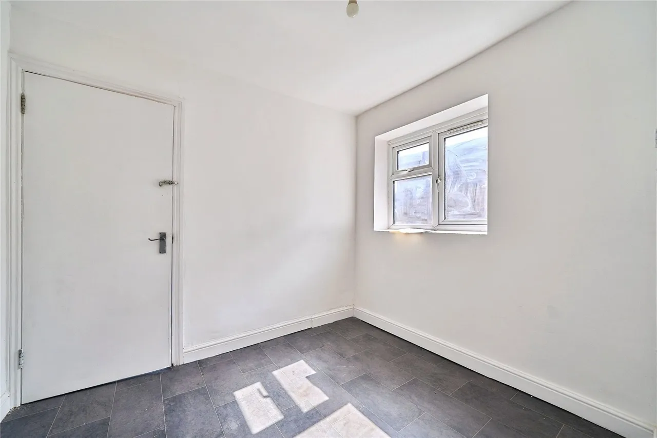 Cann Hall Road, London, E11, photo 11