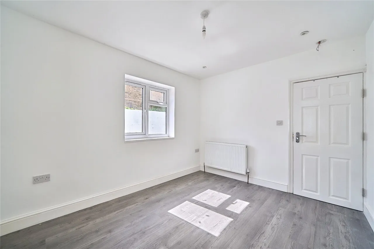 Cann Hall Road, London, E11, photo 9