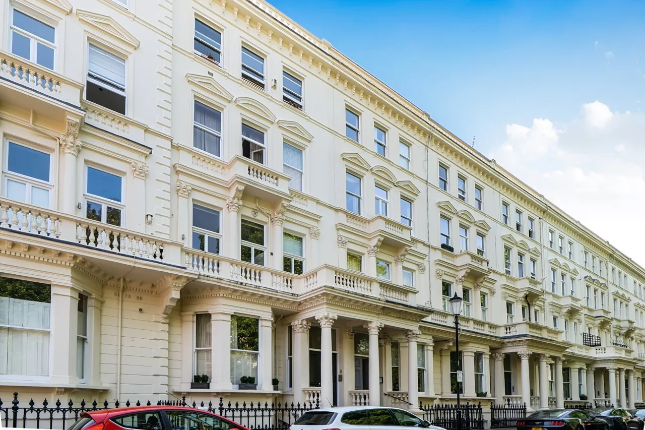 2 bed flat for sale, Earls Court Square, Earls Court, SW5