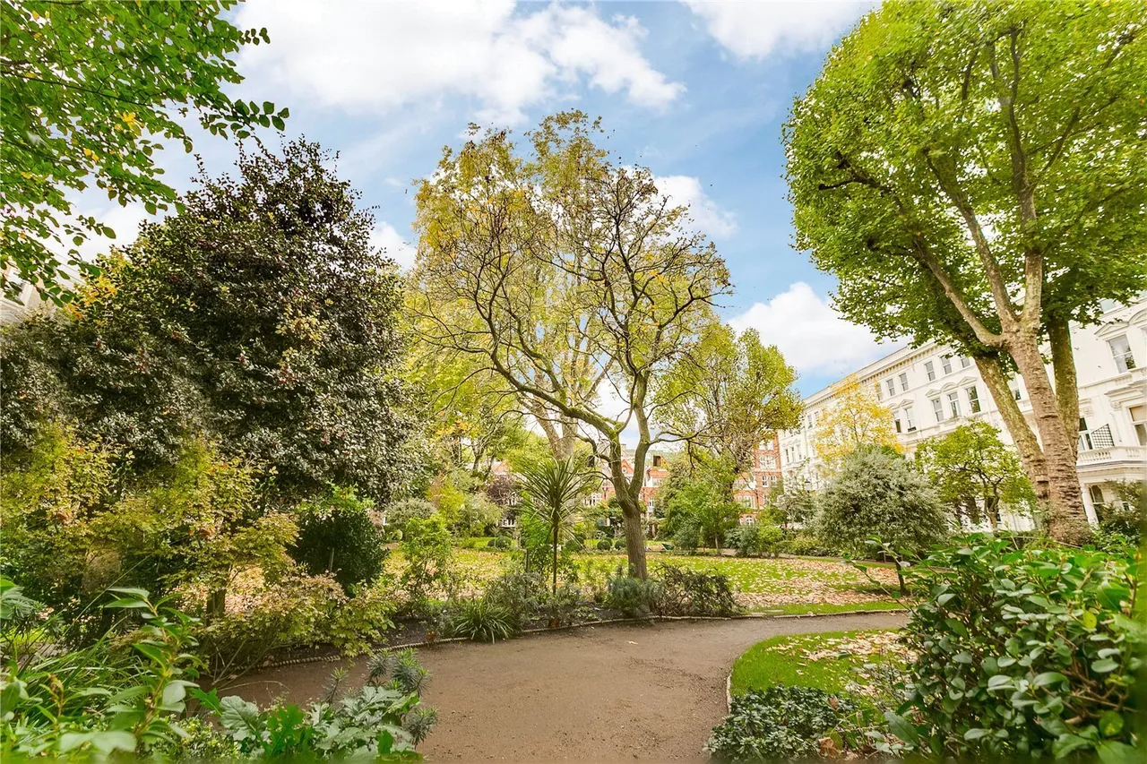 Earls Court Square, Earls Court, SW5, photo 14
