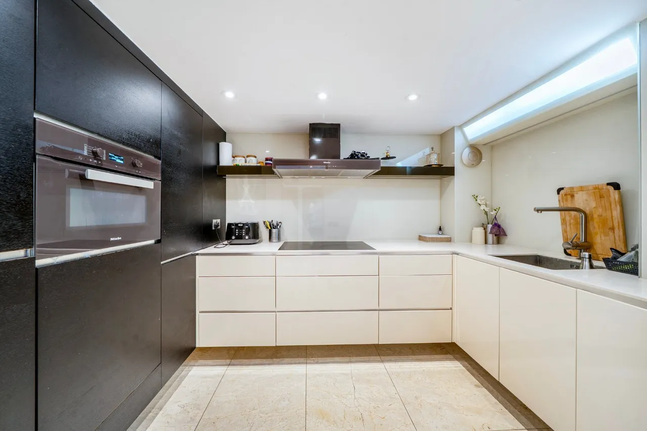Earls Court Square, Earls Court, SW5, photo 5