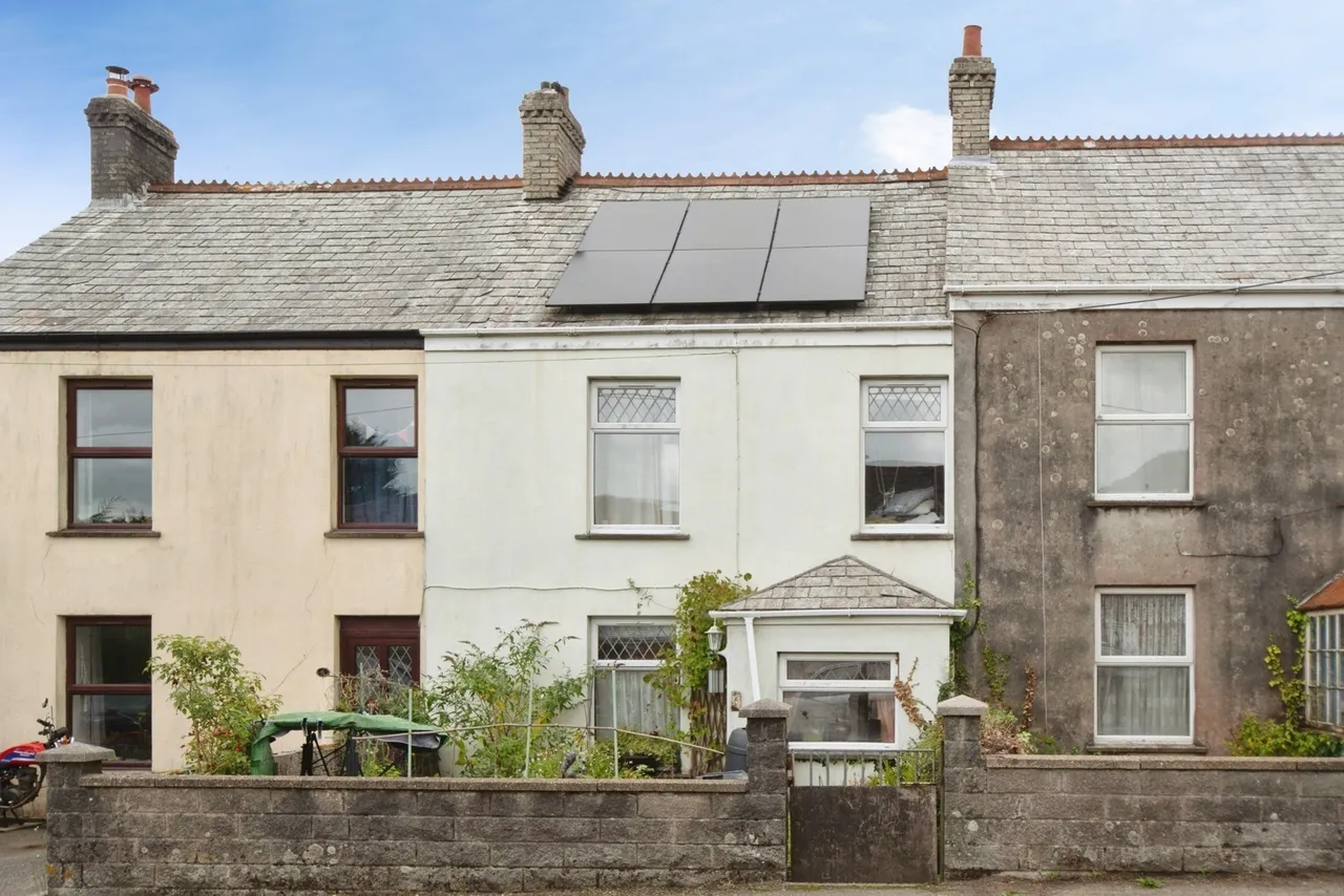3 bed house for sale, Fore Street, Bugle, PL26