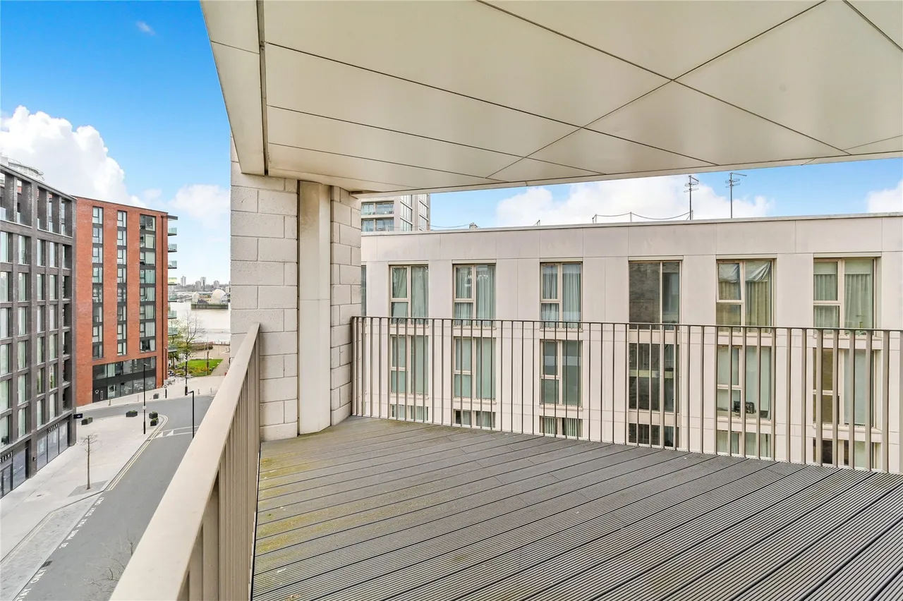 Admiralty Avenue, London, E16, photo 6
