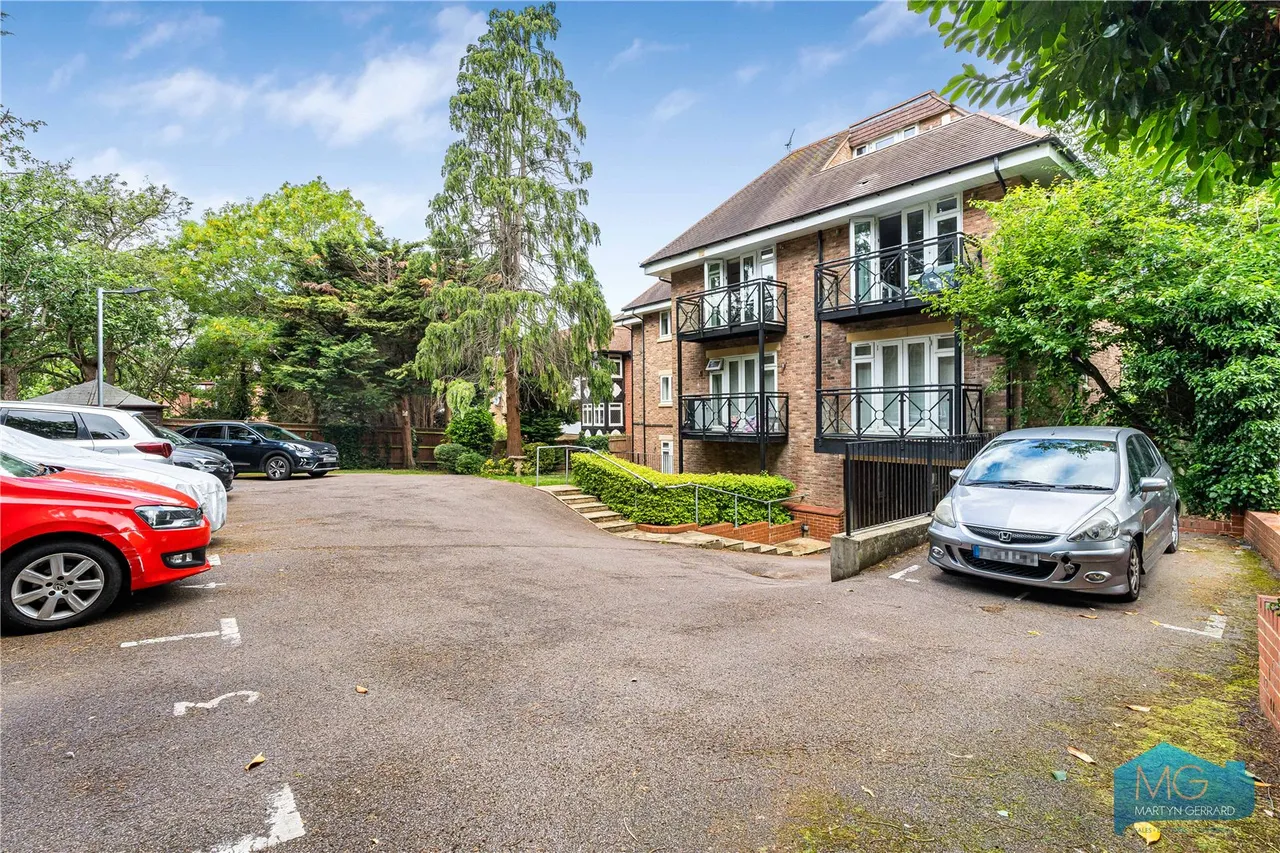 Holden Road, London, N12, photo 8