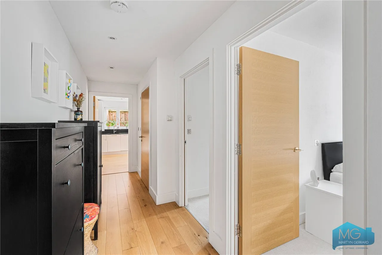 Holden Road, London, N12, photo 12