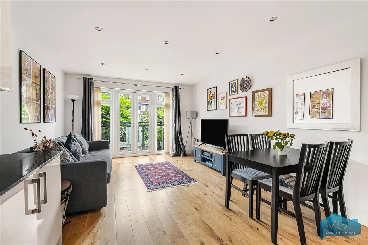 Holden Road, London, N12, photo 3