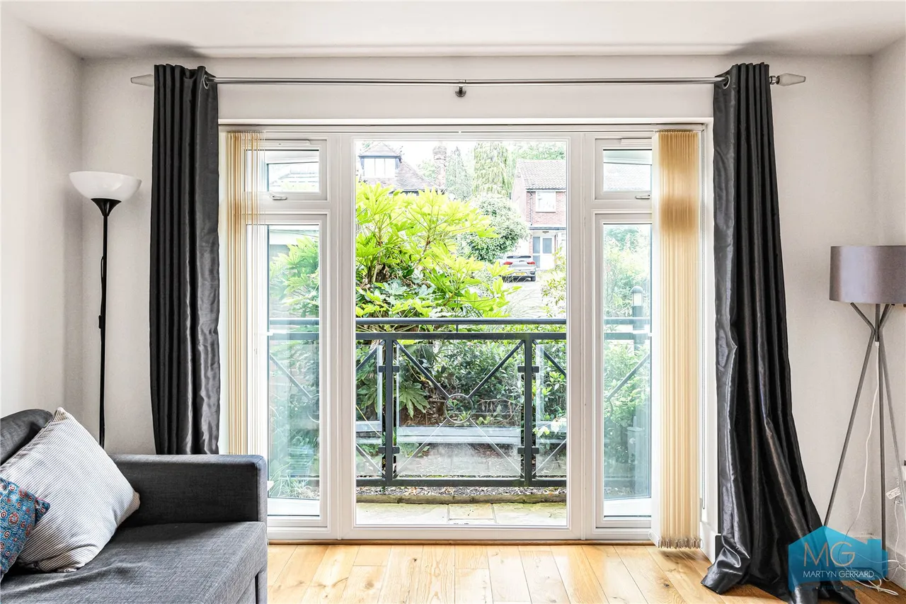 Holden Road, London, N12, photo 17