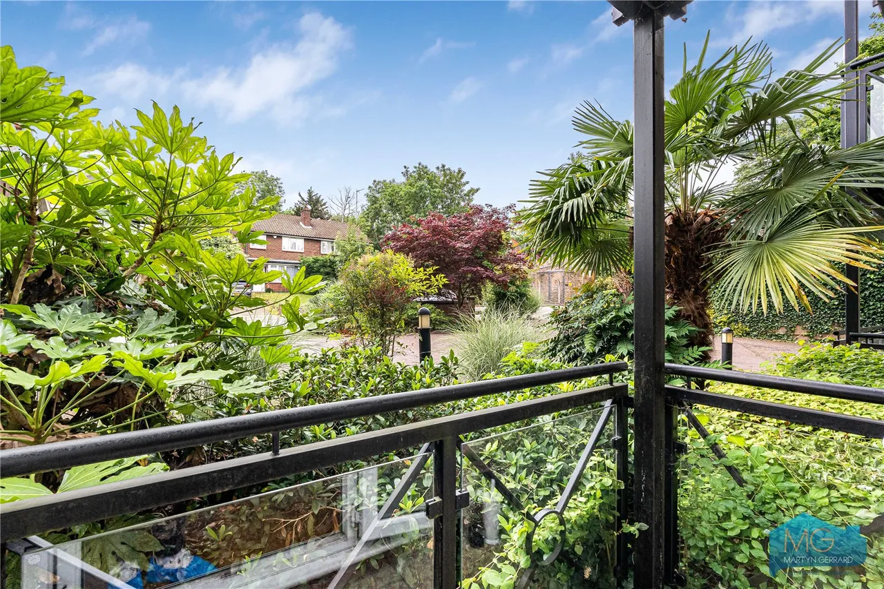 Holden Road, London, N12, photo 21