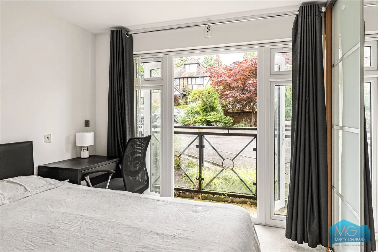 Holden Road, London, N12, photo 15