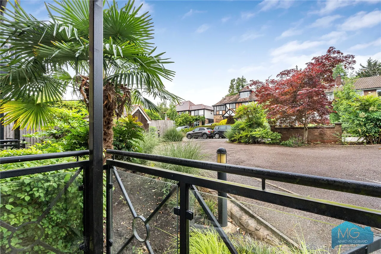 Holden Road, London, N12, photo 14