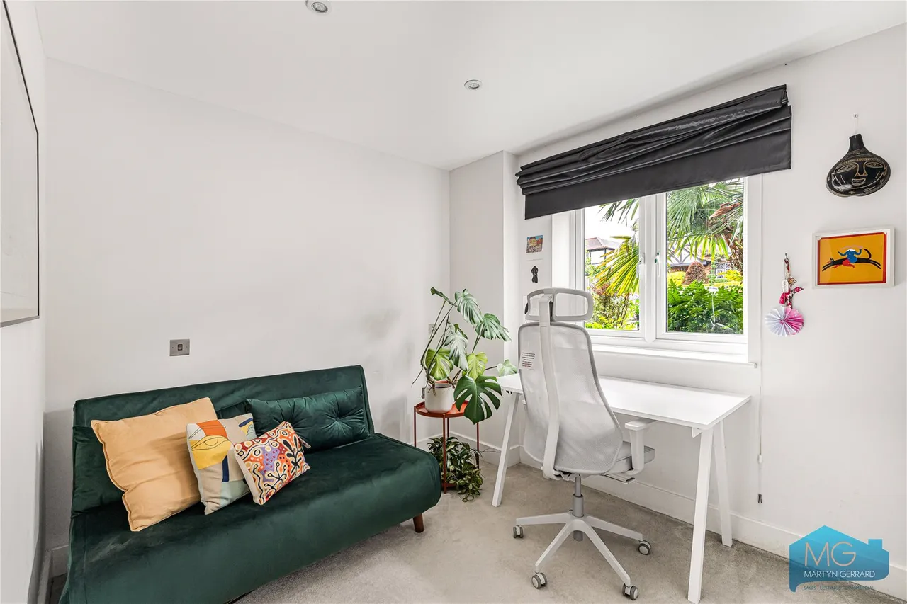 Holden Road, London, N12, photo 16