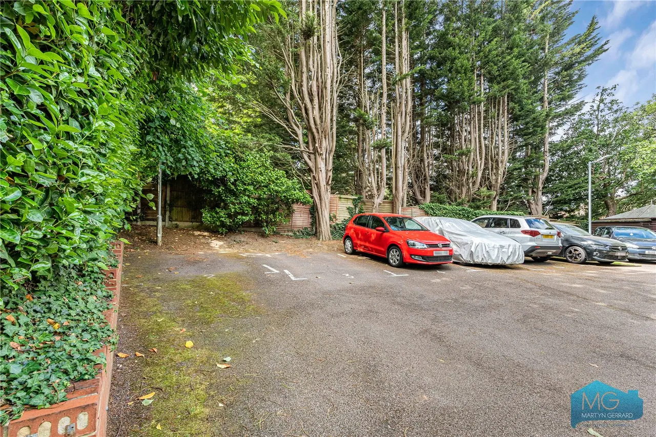 Holden Road, London, N12, photo 22