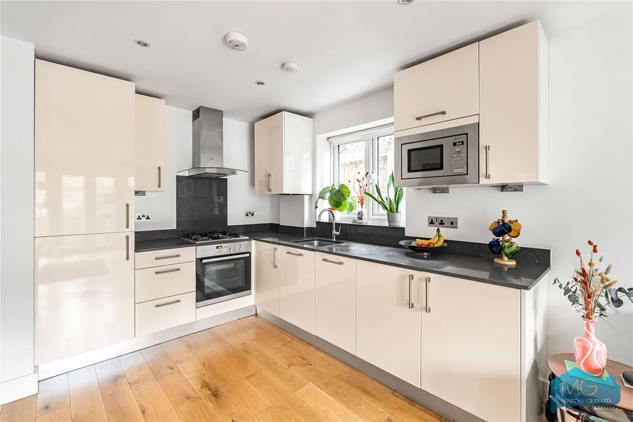 Holden Road, London, N12, photo 19