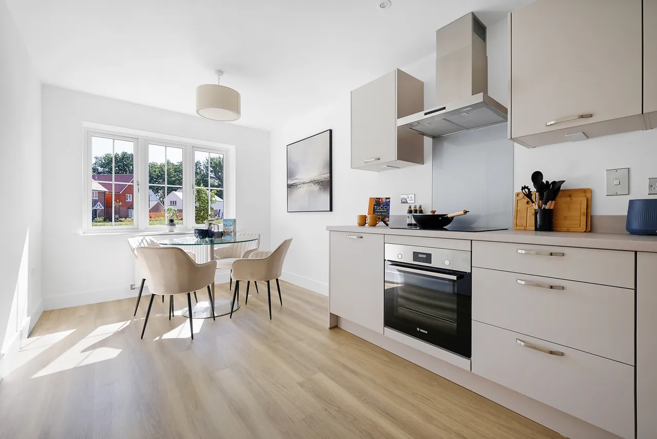 Burstow Grove, Off Haroldslea Drive, RH6, photo 5