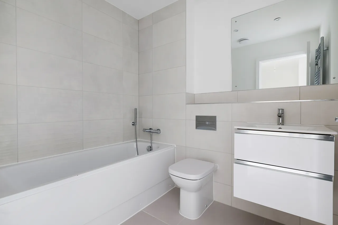 Burstow Grove, Off Haroldslea Drive, RH6, photo 11