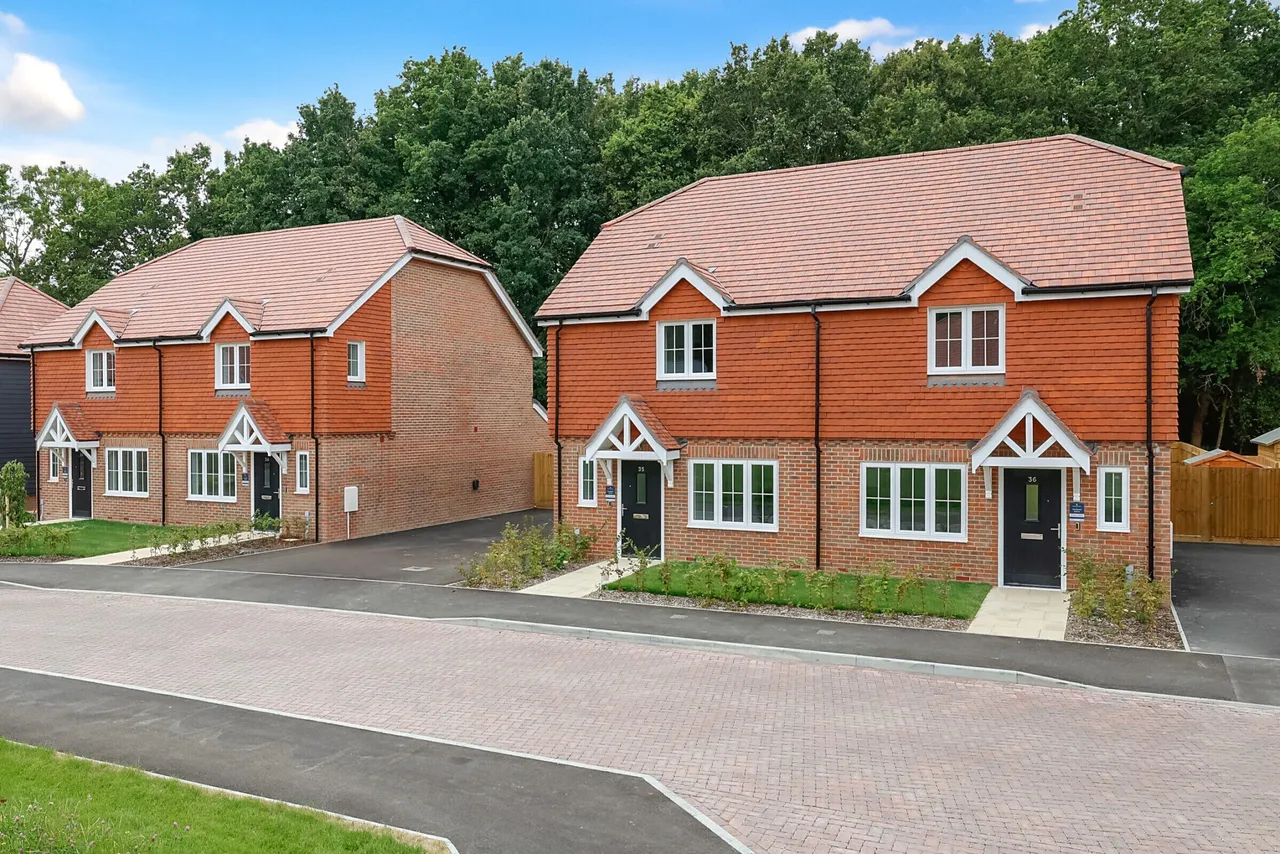3 bed property for sale, Burstow Grove, Off Haroldslea Drive, RH6
