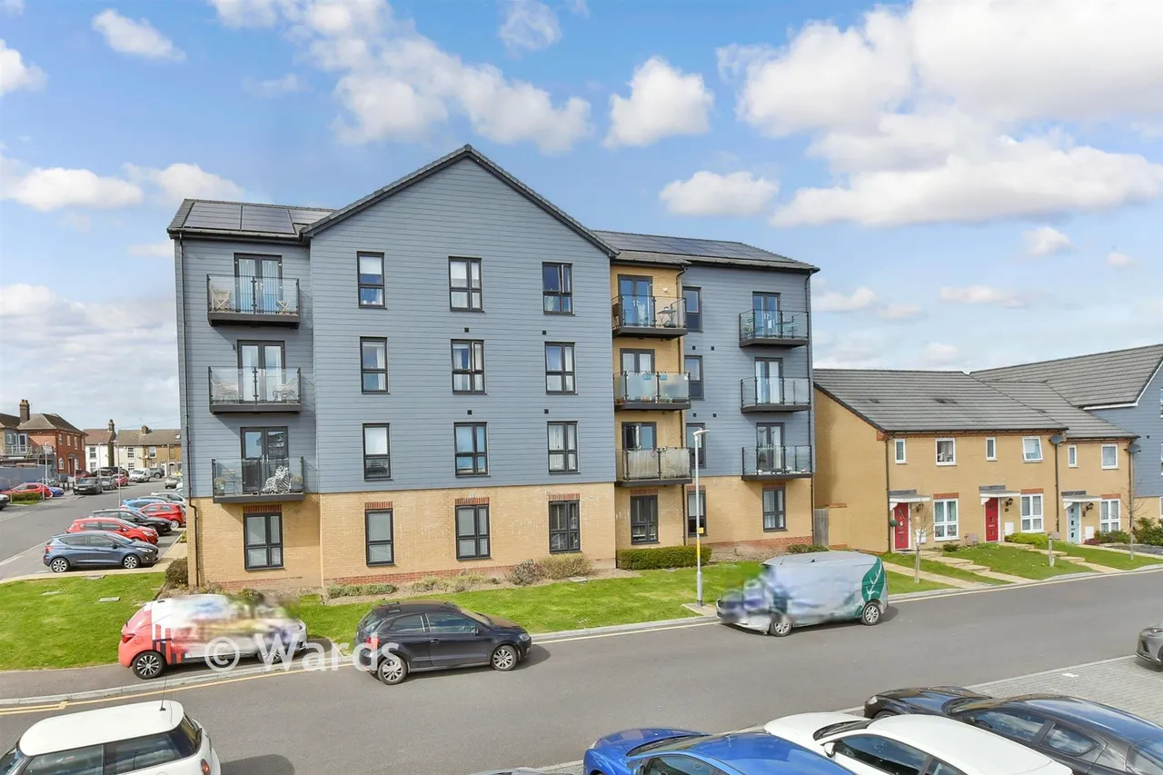 1 bed flat for sale, Lywood Drive, Sittingbourne, ME10