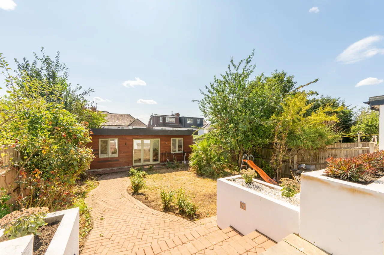 116 Dollis Hill Avenue, London, photo 11
