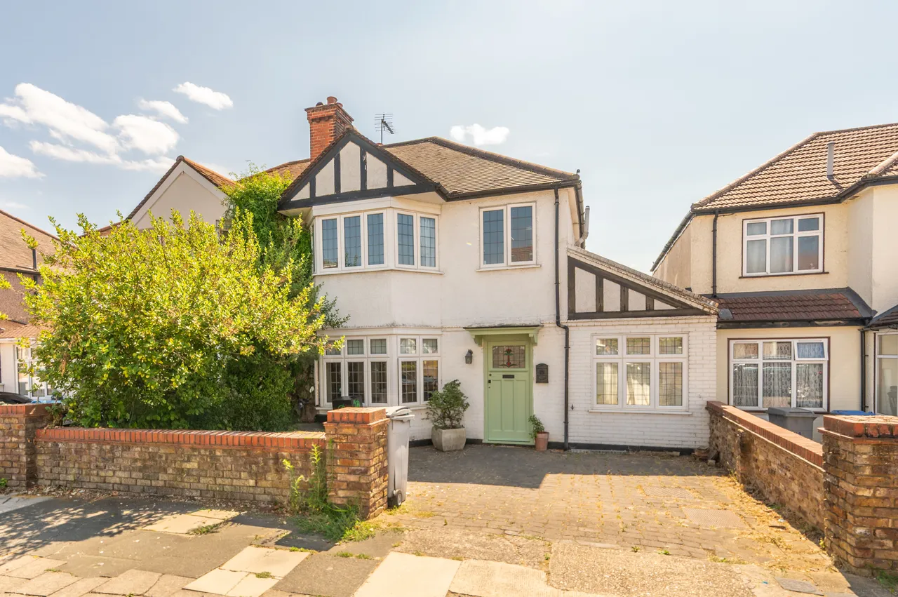 116 Dollis Hill Avenue, London, photo 2