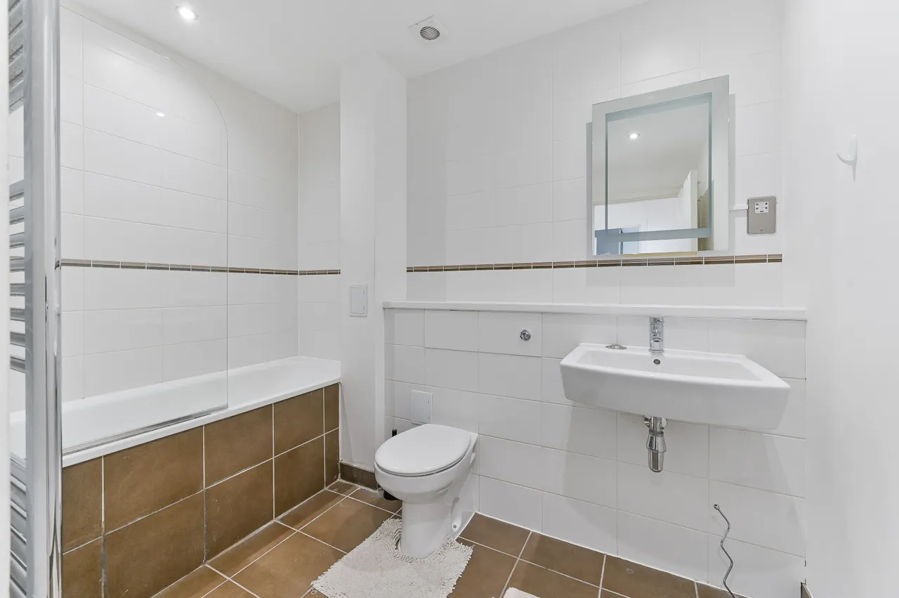 Flat 115, Centrillion Point, 2 Masons Avenue, Croydon, photo 2