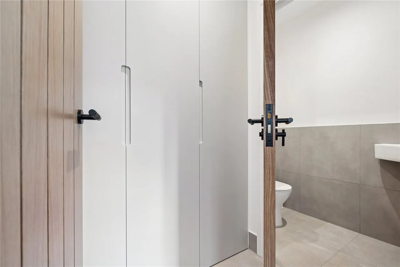 Brixtow Mews, London, SW2, photo 11