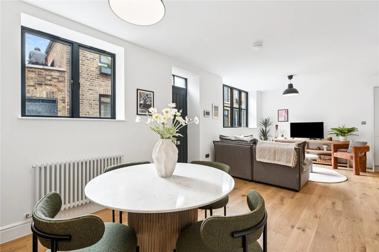 Brixtow Mews, London, SW2, photo 2