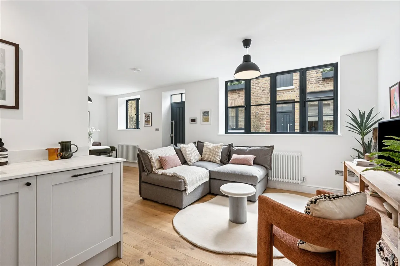 Brixtow Mews, London, SW2, photo 4