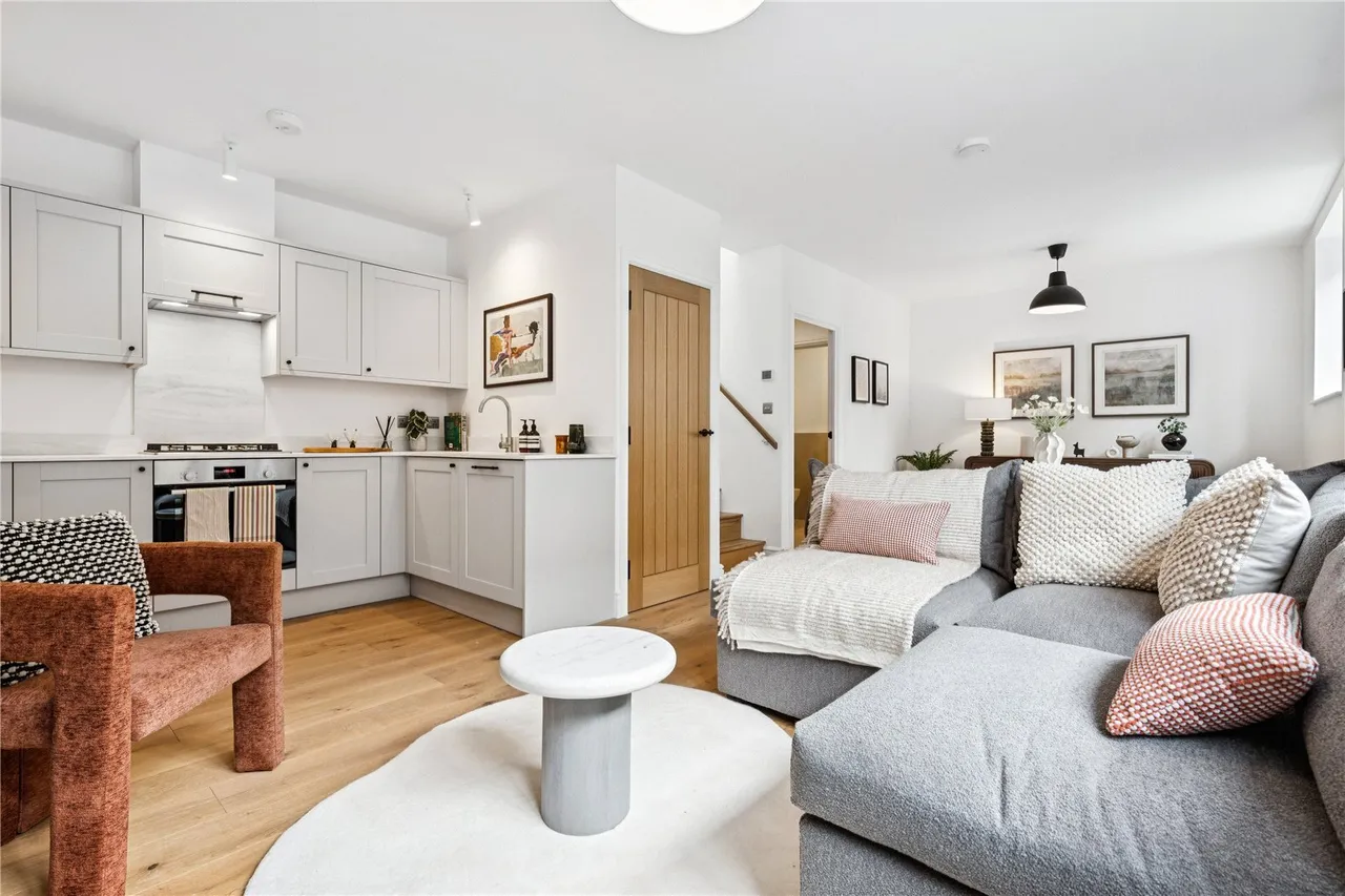 Brixtow Mews, London, SW2, photo 12