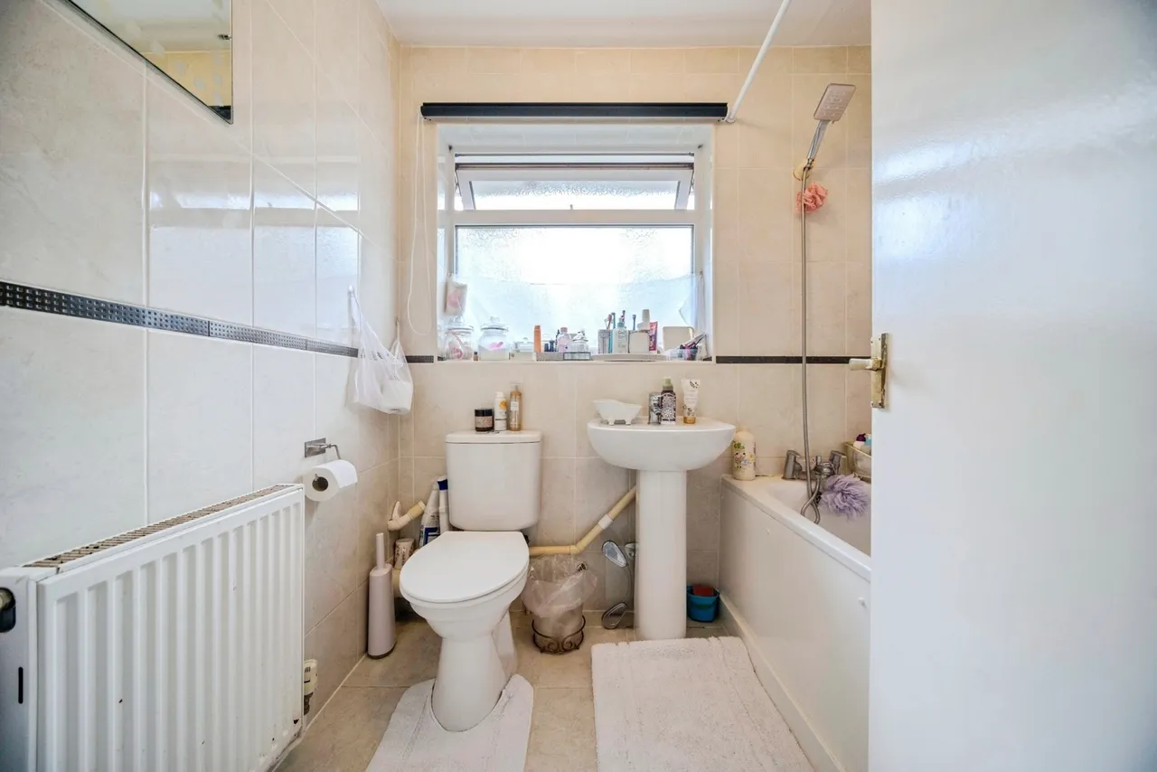 Larch Grove, Bletchley, MK2, photo 13