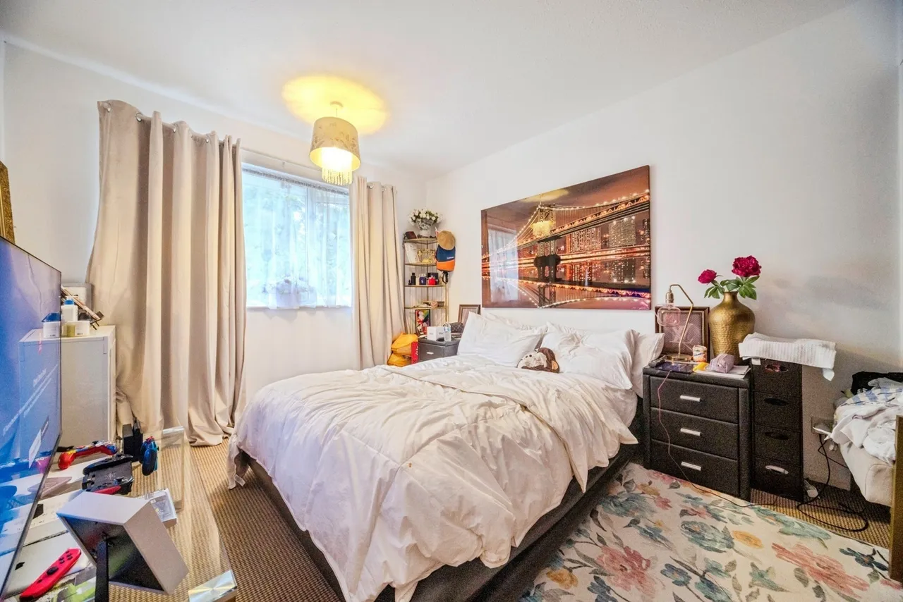 Larch Grove, Bletchley, MK2, photo 11