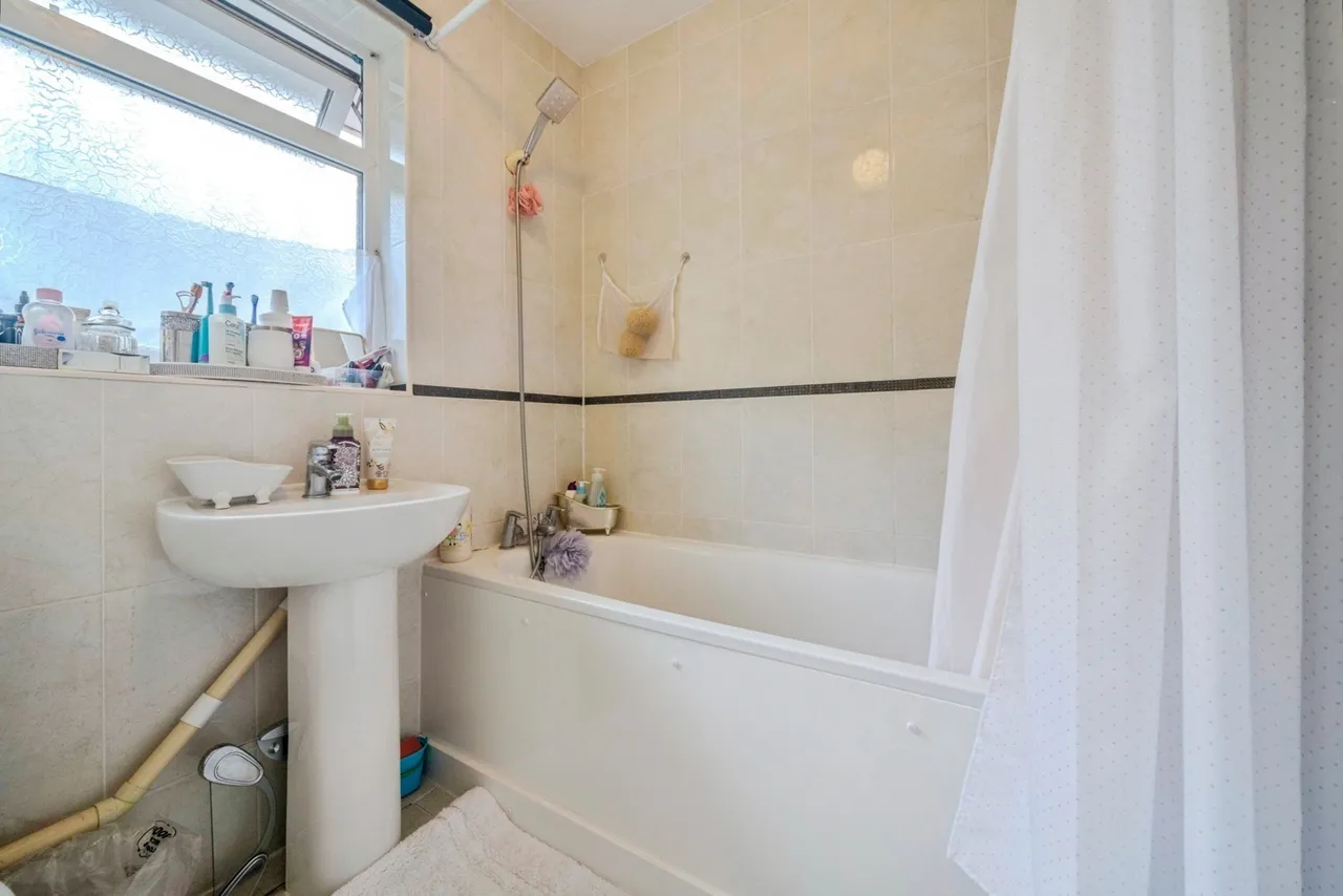 Larch Grove, Bletchley, MK2, photo 14