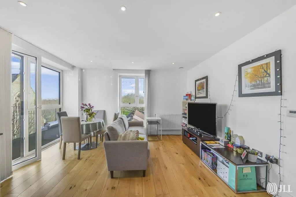 2 bed flat for sale, Hoy Street, London, E16